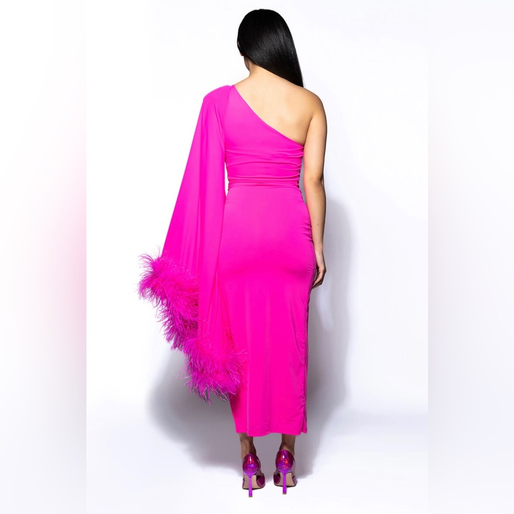 AKIRA BRING THE DRAMA ONE SLEEVE FEATHER DRESS. SIZE XL - Picture 9 of 16